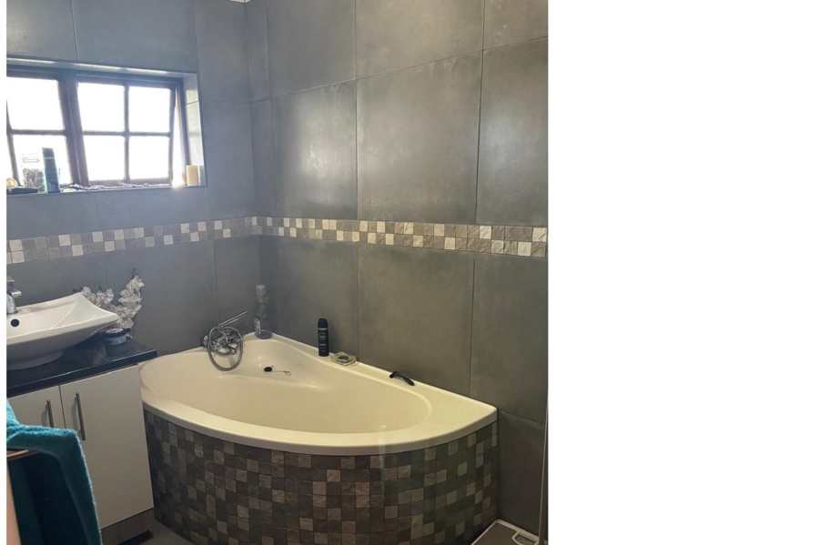 To Let 3 Bedroom Property for Rent in Gonubie North Eastern Cape